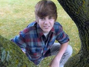 justinbieber__in_a_tree_by_blueeyedzeldafr.jpg